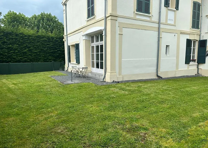 Renove En Rez-de-jardin, Proche Centre, 2 Pieces, 4 Pers., Equipements Modernes, - Fr-1-487-309 * Кабур