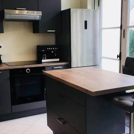 Renove En Rez-de-jardin, Proche Centre, 2 Pieces, 4 Pers., Equipements Modernes, Appartement