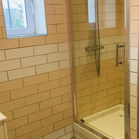Appartement Renove En Rez-de-jardin, Proche Centre, 2 Pieces, 4 Pers., Equipements Modernes,